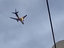 В США самолет почтовой службы FedEx загорелся через несколько минут после взлета