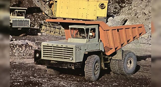 БелАЗ, не зарекомендовавший себя из-за странной разгрузки