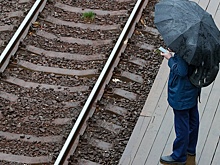 Два поезда задерживаются из-за повреждения железнодорожных путей в Крыму