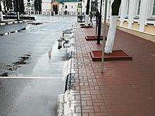 Красную плитку под окнами мэрии Ярославля раскрасили в белый и чёрный цвета