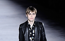 18-летний сын фронтмена Oasis Лиама Галлахера дебютировал на Неделе моды в Париже в показе Saint Laurent