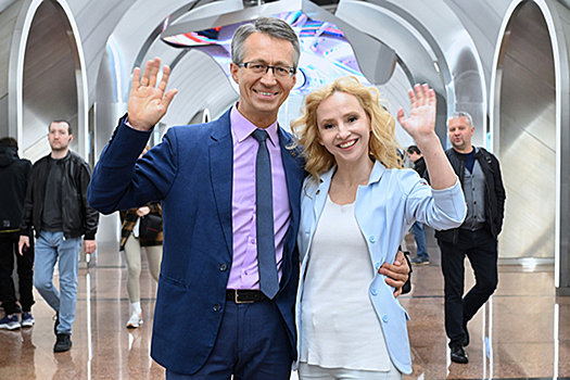 Москвичам показали озвучивающих станции метро людей