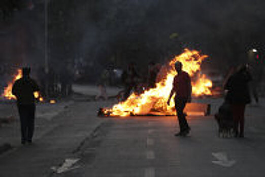 В центре Сантьяго полиция вновь разгоняет демонстрантов
