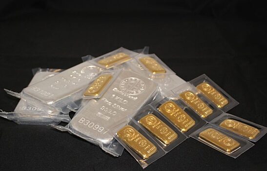 ФРС ослабила доллар и поддержала золото