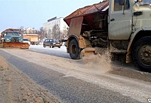 Депутаты горсовета рекомендовали дорожникам посыпать песко-соляной смесью не только центр Омска