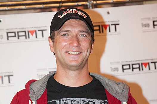 «Ждет дома»: актер Красилов раскрыл личность супруги, на которой тайно женился