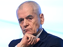 Онищенко перечислил прививки, необходимые детям в первую очередь