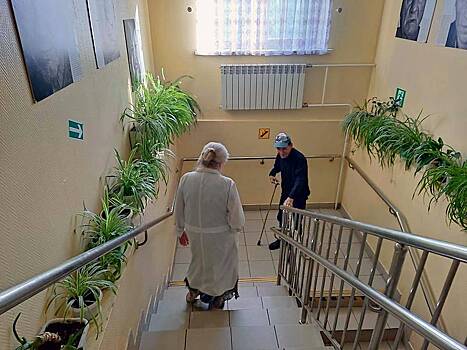 В России предложили страховать уход за пожилыми