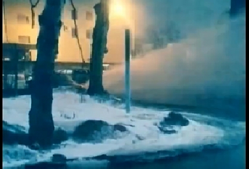 «Пролило все от первого до третьего этажа, кипяток по подъезду потоком лился» — в Омске в районе тоннеля ...