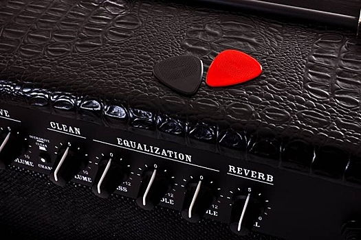 Желание послушать музыку довело меломанов до кражи в Приморье