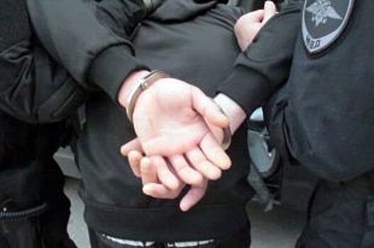 Житель Калининграда угнал дорогую иномарку и разбил ее о дерево