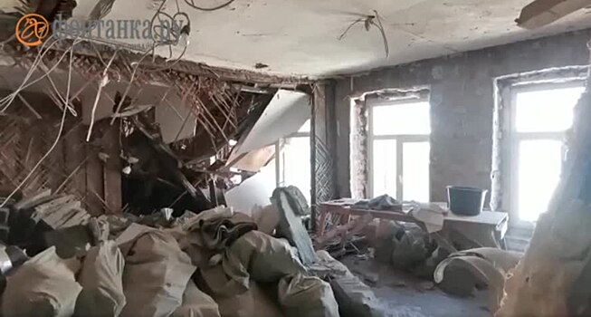 В доме в центре Петербурга рухнул потолок