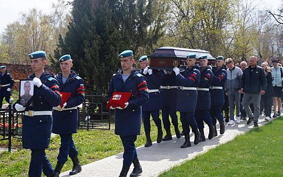 В Скопине простились с героически погибшим в ходе спецоперации на Донбассе капитаном Станиславом Стениным