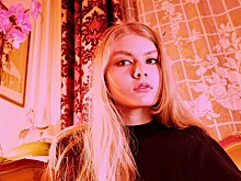 «Очень похожа на маму»: Рената Литвинова показала новое фото 17-летней красавицы-дочери