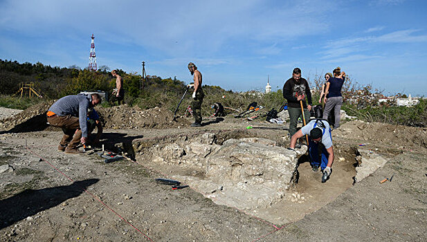 В Севастополе раскопали фундамент каменной беседки "Грибок"