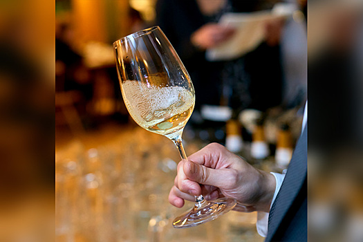 Нежный перляж восхитил участников винного баттла в ресторане «#СибирьСибирь»