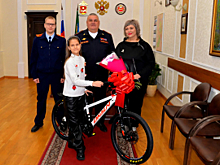 Министр внутренних дел по Республике Хакасия исполнил новогоднюю мечту 9-летней Ани Боровинской