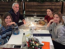 Средняя дочь Меладзе отпраздновала 22-летие в компании семьи и таинственного незнакомца