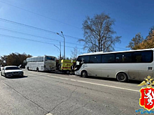 В Екатеринбурге столкнулись два автобуса