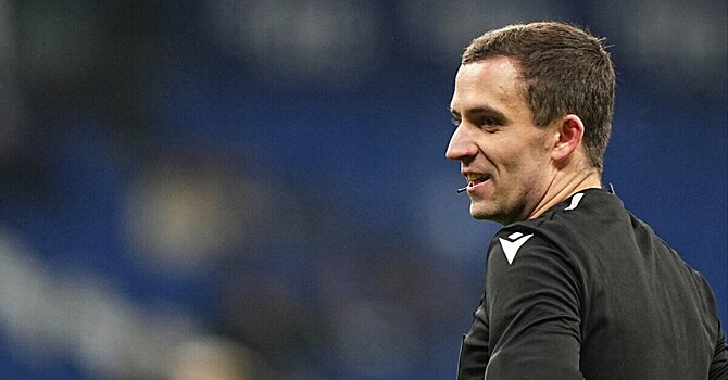 Судья Цыганок поставил пенальти в ворота «Оренбурга» за фол на Баринове сразу после отмены предыдущего 11-метрового. Комличенко забил за «Локо» с точки