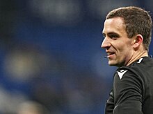 Судья Цыганок поставил пенальти в ворота «Оренбурга» за фол на Баринове сразу после отмены предыдущего 11-метрового. Комличенко забил за «Локо» с точки