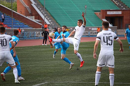 Ни единого гола: новосибирские футболисты сыграли последнюю игру сезона вничью