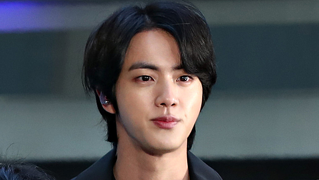 Джин из BTS станет факелоносцем на Олимпийских играх 2024