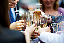 Врач-психиатр сообщил, что шампанское может привести к алкоголизму