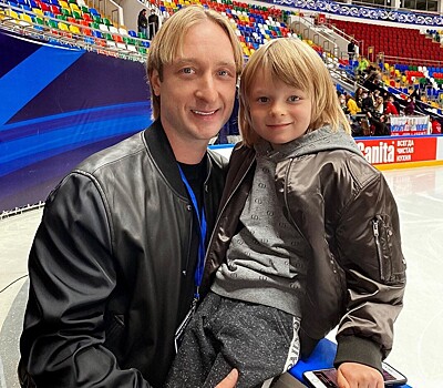 Евгений Плющенко учит сына делать прыжки на льду даже через боль
