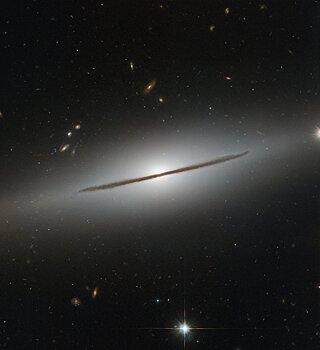 "Хаббл" получил фотографии необычной галактики