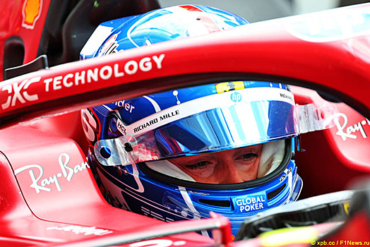 Шарль Леклер разбил машину по пути на стартовую решётку