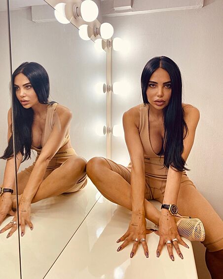 СМИ в один голос зовут смелую пышногрудую красотку секс-символом Грузии.