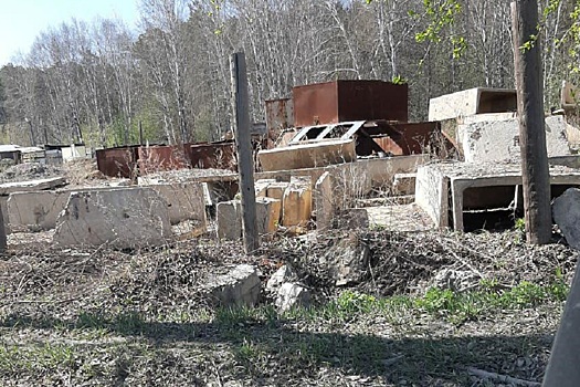 В Екатеринбурге неизвестные незаконно складируют строительный мусор