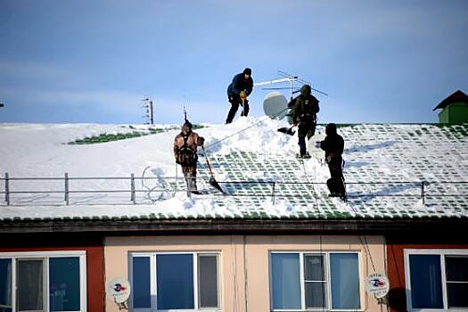 За снежные «шапки» ямальским коммунальщикам грозят шестизначными штрафами