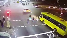 Автобус снес трех женщин на пешеходном переходе в Киеве