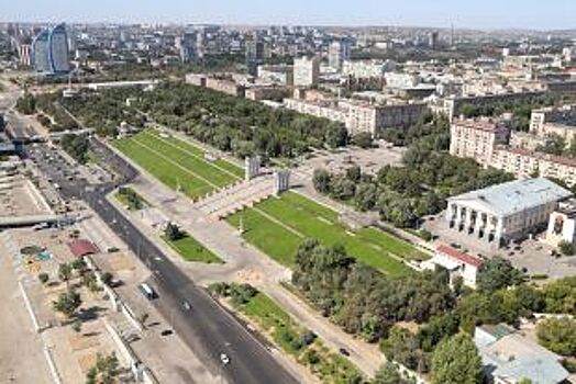 Глава Росавтодора пробежал в Волгограде 17 км, оценивая дороги в городе