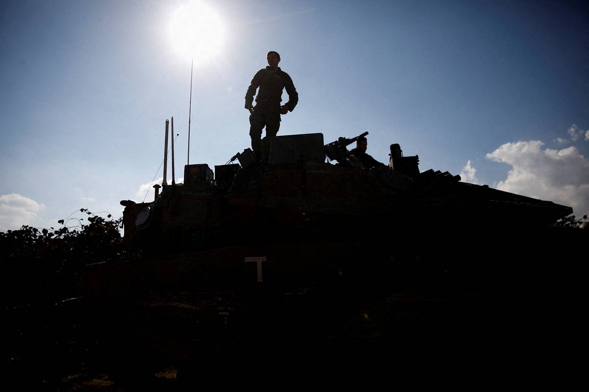 Глава Совбеза Ирана пообещал преподать урок Израилю и США