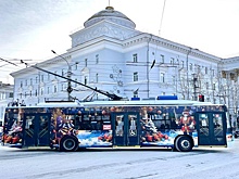 В Чите городской троллейбус украсили сюжетами из "Щелкунчика"