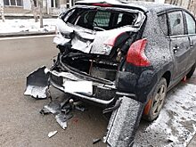 В Екатеринбурге грузовик въехал в Peugeot, пострадали двое детей