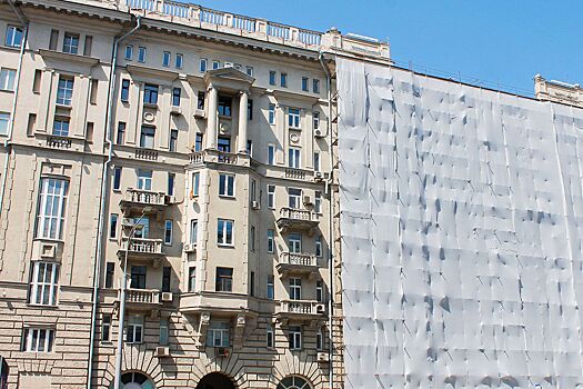 В столице капитально отремонтируют более 70 домов с венчающими карнизами