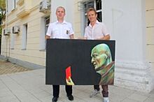 В Сочи полицейские вернули художнику Владимиру Кириленко украденную картину