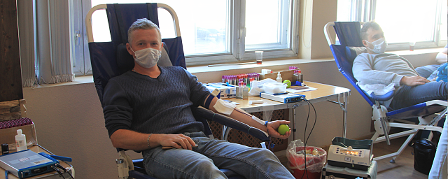 Работники Красногорского завода имени Зверева с начала года сдали 100 литров донорской крови