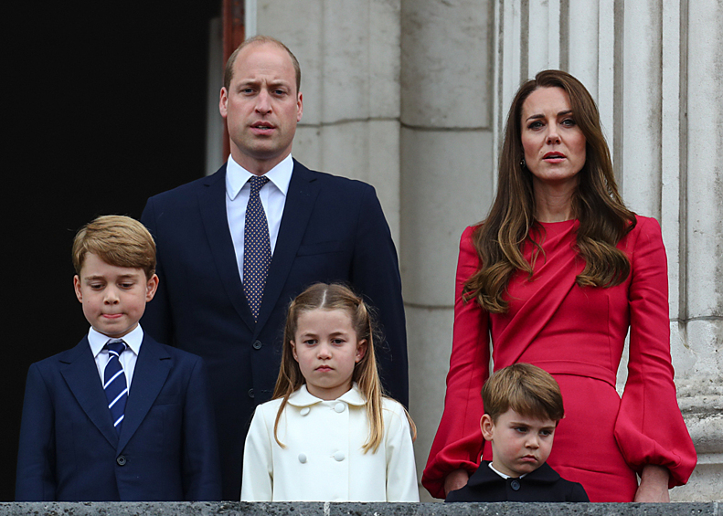 Принц Уэльский Уильям с принцессой Уэльская Кэтрин и детьми принцем Джорджем, принцессой Шарлоттой и принцем Луи