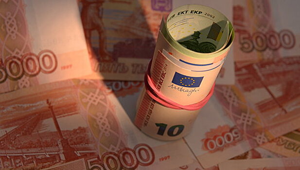 Официальный курс евро снизился до 75,54 рубля