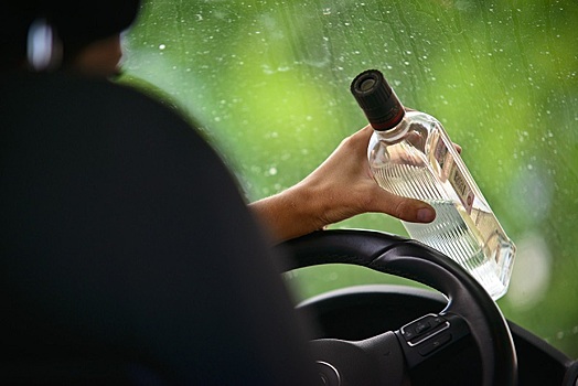 Недовольный задержанием нетрезвый водитель из Осьмино напал на полицейского