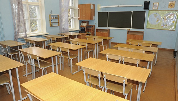 Из-за сильной метели младшеклассникам магаданских школ разрешили не посещать уроки