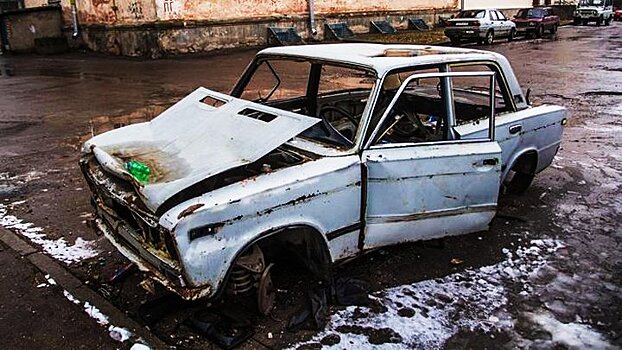 Воронежцы попросили губернатора наказывать владельцев брошенных автомобилей