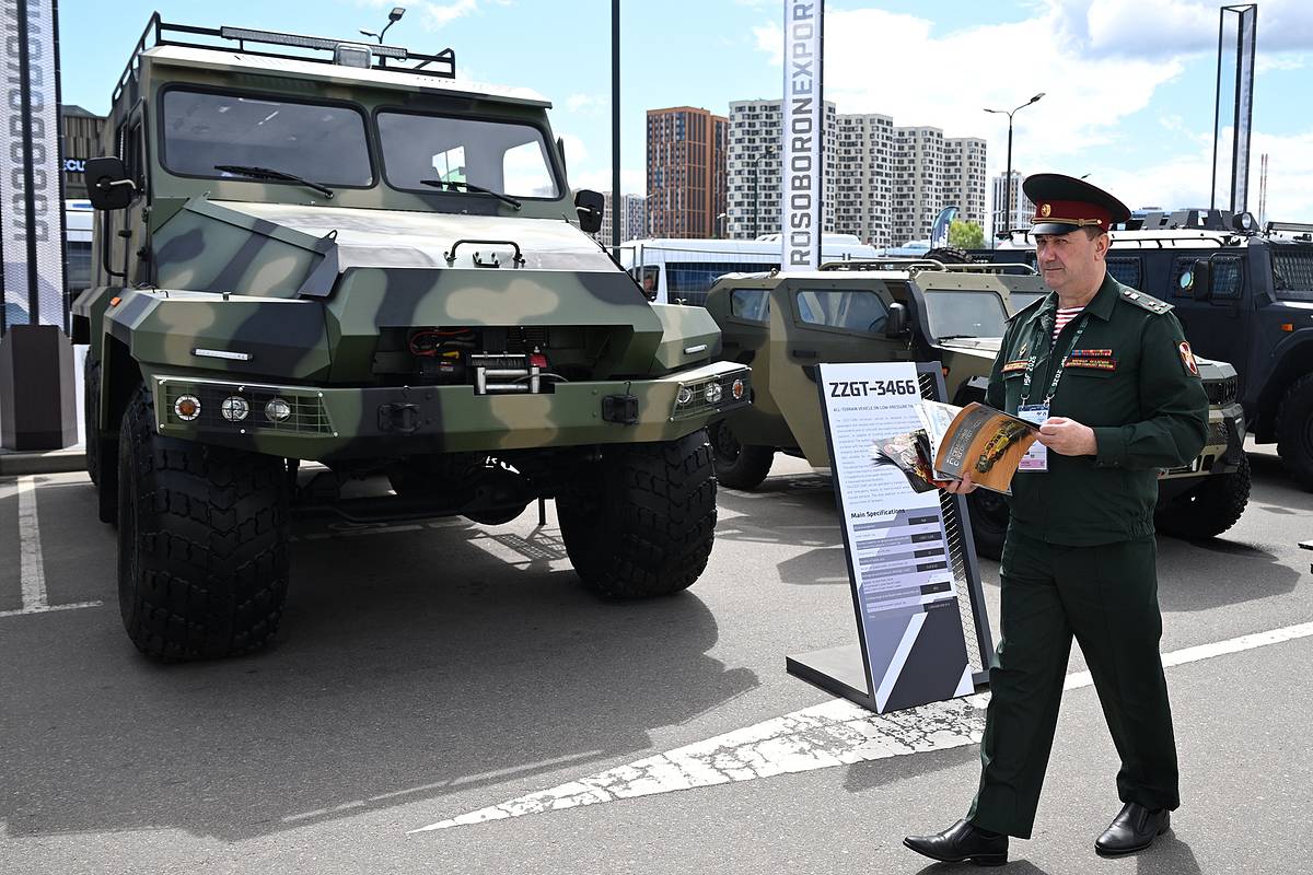 На ПМЭФ представили бронированный Штурм