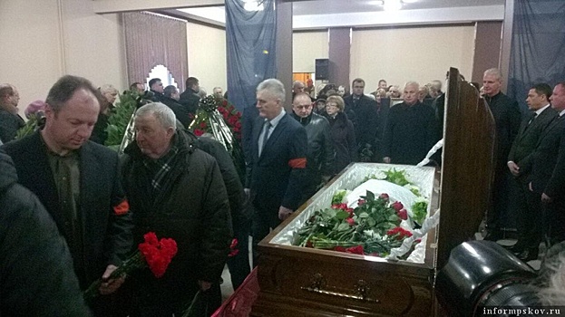 Вице-спикера Псковского областного парламента похоронили на кладбище Олерцы
