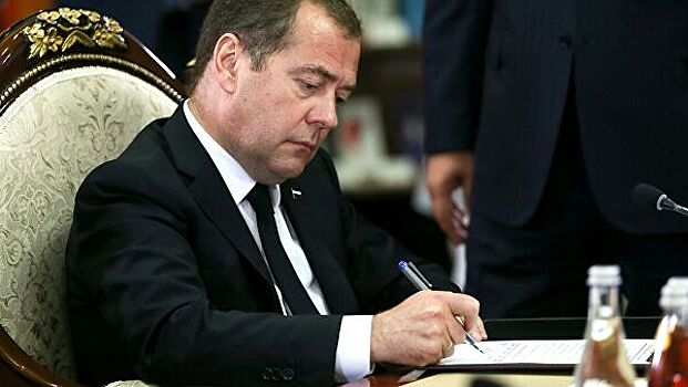 Медведев отметил роль строительной отрасли